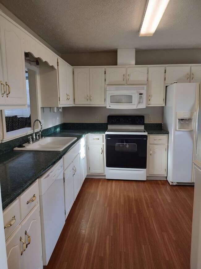 Foto del edificio - Beautiful 3Bed/2Ba Retreat, Centrally Located to EVERYTHING in PCB!