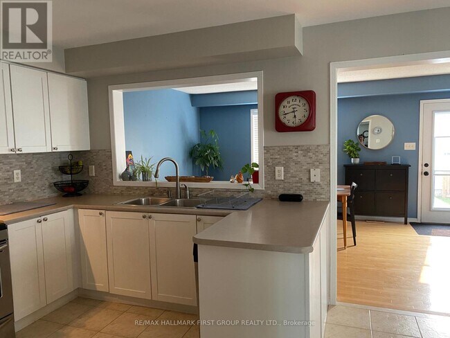 Photo du bâtiment - 902 Audley Rd S