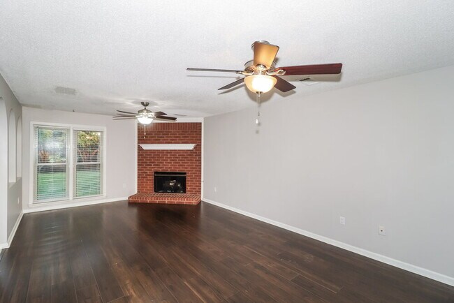 Foto del edificio - 2776 Fletcher Park Cir E