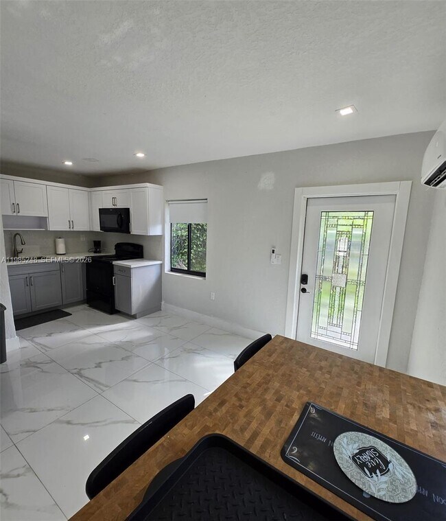 Foto del edificio - 1281 NE 110th St