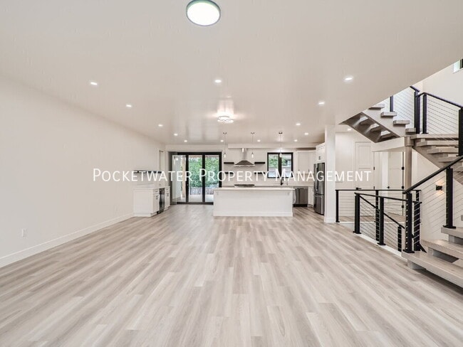 Building Photo - 3595 Darley Ave