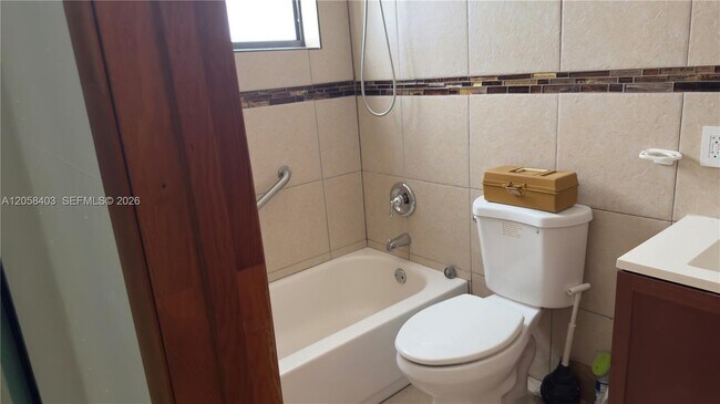 Foto del edificio - 669 W 23rd St