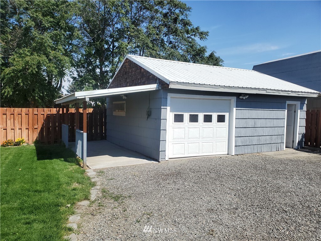 Building Photo - 501 Grape Ave E