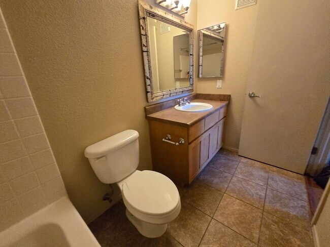 Building Photo - 2bd/2ba West-Flagstaff Condo -End-Unit - Near NAU/CCC! On NAU Bus Route! Students & Pets OK!! Ava...