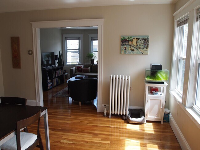 Building Photo - 56 Standish St