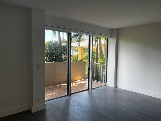 Foto del edificio - 880 NE 69th St