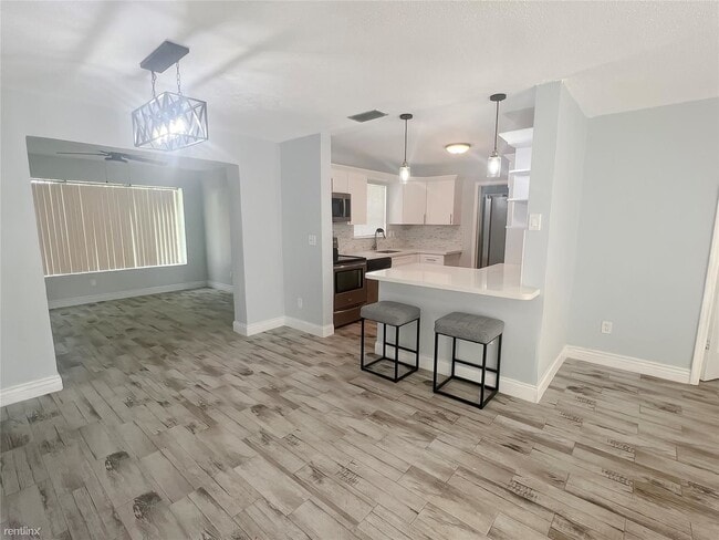 Foto del edificio - 3 br, 2 bath House - 718 SW 55th Ave