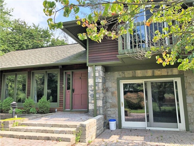 Building Photo - 7 Tamarack Rd