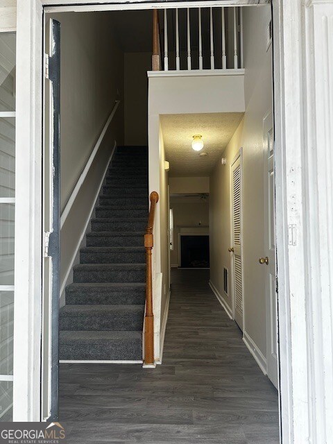 Foto del edificio - 5675 Hampton Ct