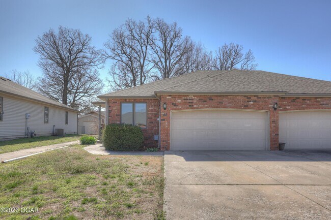 Building Photo - 119 W Briarbrook Ln