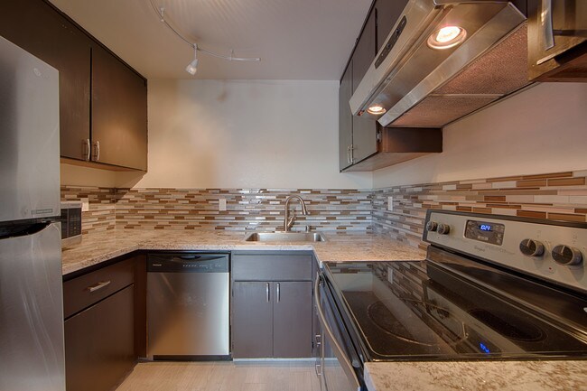Kitchen - 566 Vista Ave