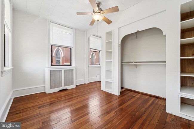 Building Photo - 921 Christian St