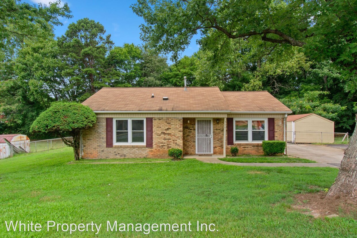 Primary Photo - 3 br, 1 bath House - 300 Arrowood Rd.