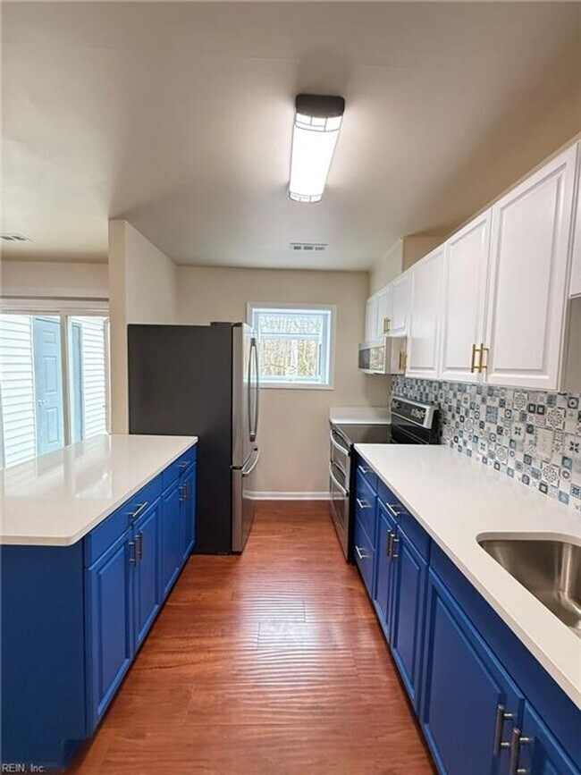 Foto del edificio - 3 Bed 1.5 Bath Townhouse