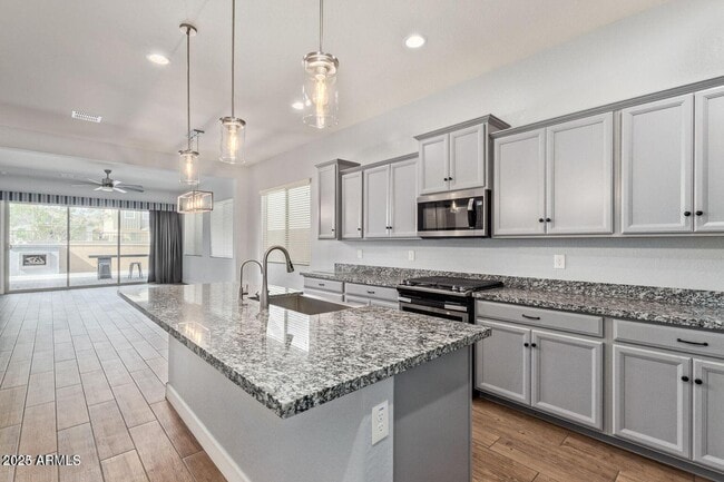 Building Photo - 2072 E Lantana Dr