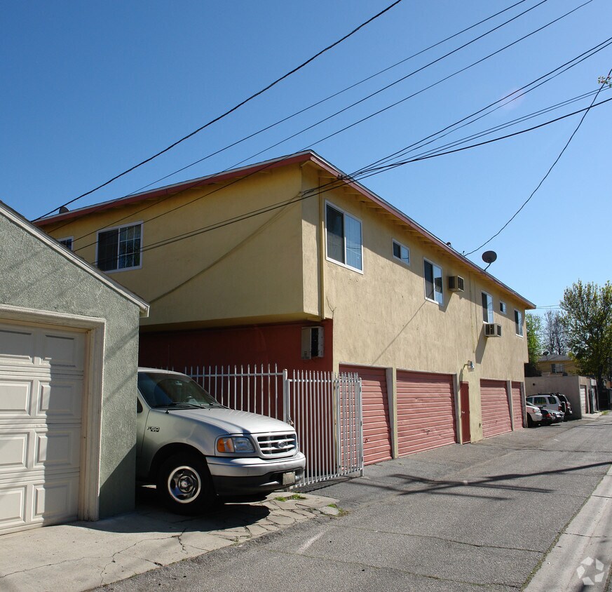 Building Photo - 5135 Cahuenga Blvd