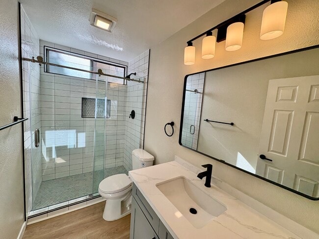 Foto del edificio - 6816 Hyde Park Dr