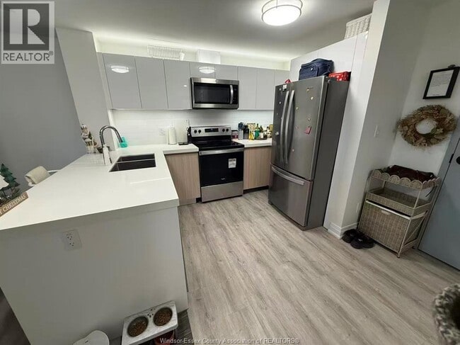 Building Photo - 3370 Stella Crescent