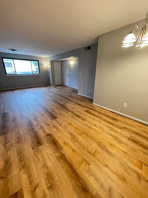 Primary Photo - Updated 2 Bedroom Condo in Town of Newburg...