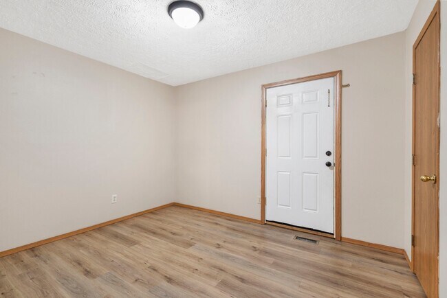 Building Photo - 1324 N Forest Ave