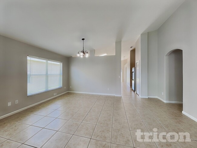 Building Photo - 6637 Shadow Oak Ln