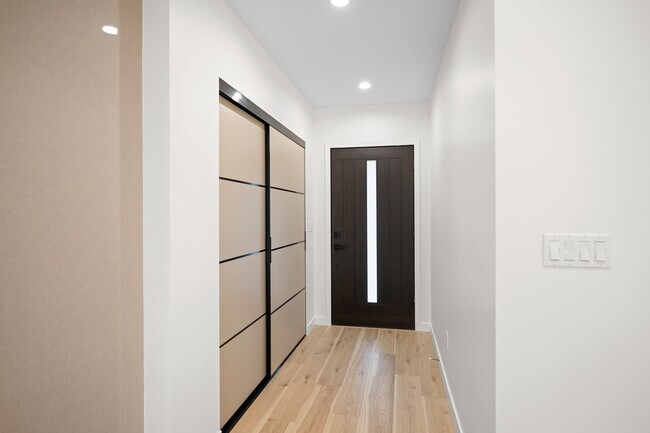 Foto del edificio - 3029 N Frederic St