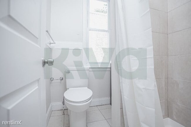 Building Photo - 1 br, 1 bath Townhome - 3422 N Bouvier St