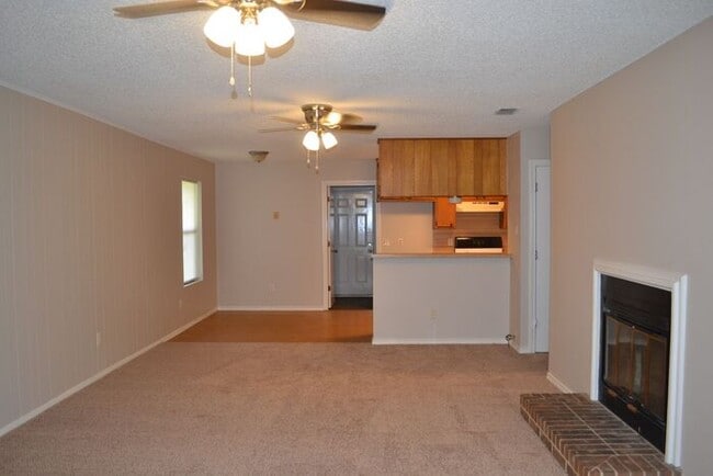Building Photo - 2 bedroom, 1 bathroom duplex in Flint - To...