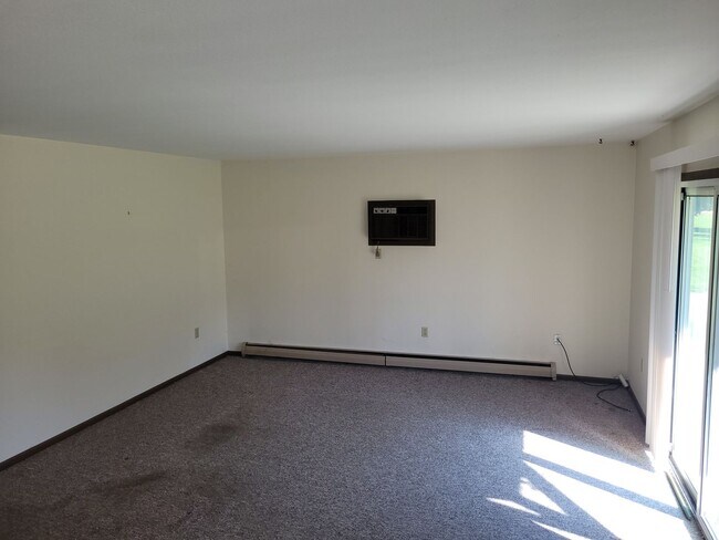 Foto del edificio - 15481/15501 Clovernook Drive