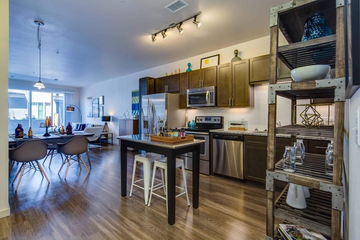 Cortland Alameda Station Apartments in Denver, CO