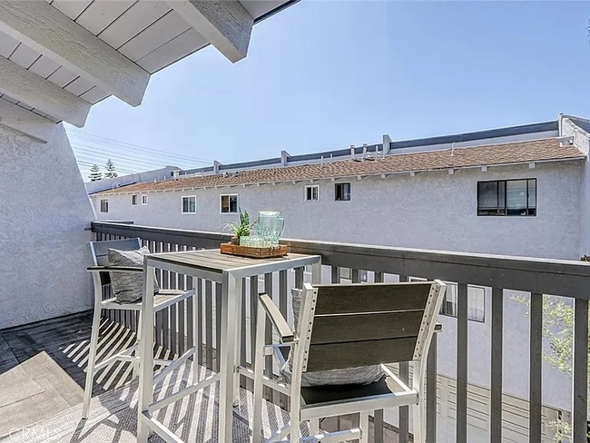 Building Photo - 858 1st St