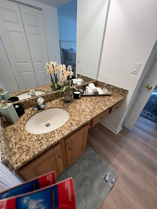 Photo - 211 SW Palm Dr Apartment