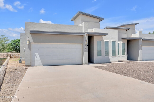 Building Photo - 815 TS Daniel Cadena Dr