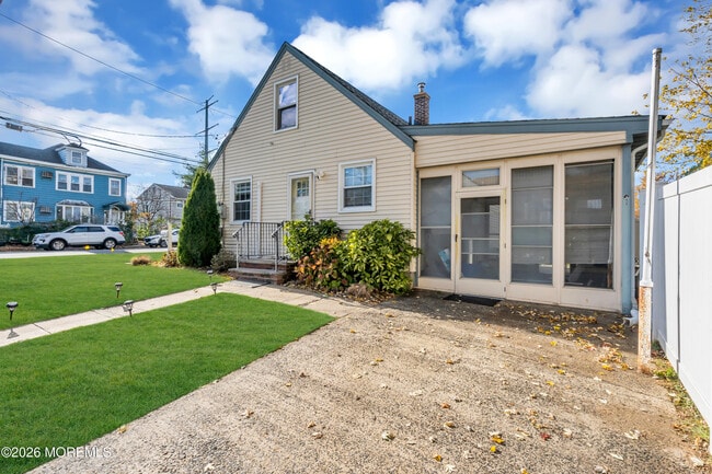 Building Photo - 20 Burnet St