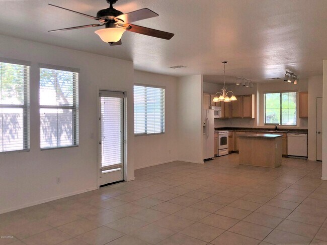 Foto del edificio - 3707 E Kristal Way