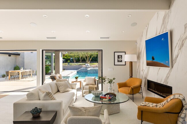 Foto del edificio - 71501 Sahara Rd