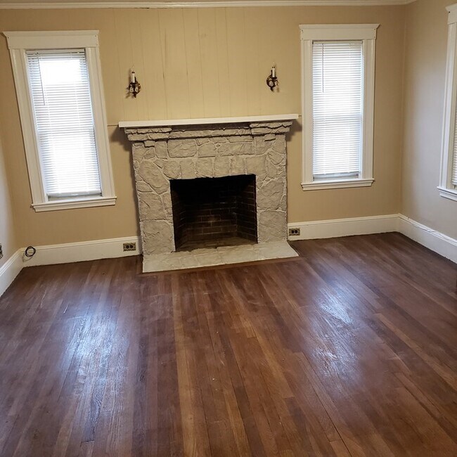 Building Photo - 246 Everett St