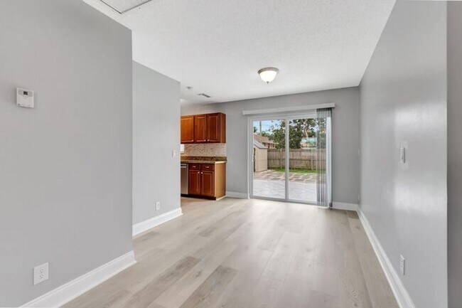 Foto del edificio - 1016 W Lakewood Rd