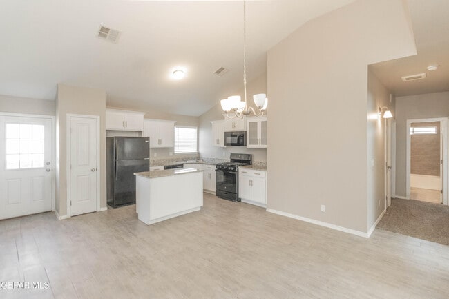 Foto del edificio - 5112 Joe Castillo St