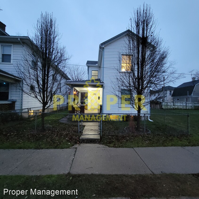 Foto principal - 3 br, 1.5 bath House - 3212 East 4th Street