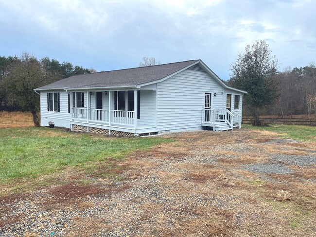 Building Photo - Gorgeous Rambler on Acreage in Sumerduck!