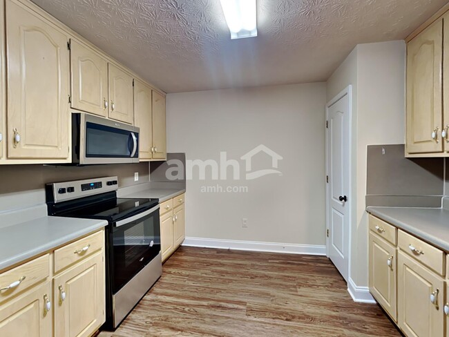 Building Photo - 747 Evergreen Dr