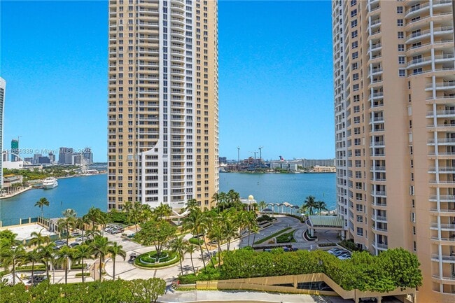 Building Photo - 540 Brickell Key Dr