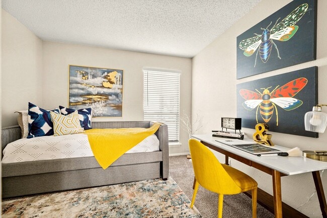 Building Photo - Keller Oaks