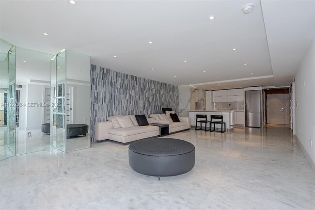 Foto del edificio - 6423 Collins Ave