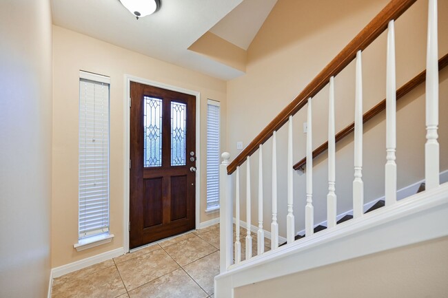 Foto del edificio - Gorgeous and spacious three-story townhome!