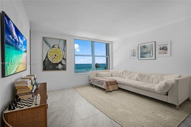 Building Photo - 2899 Collins Ave