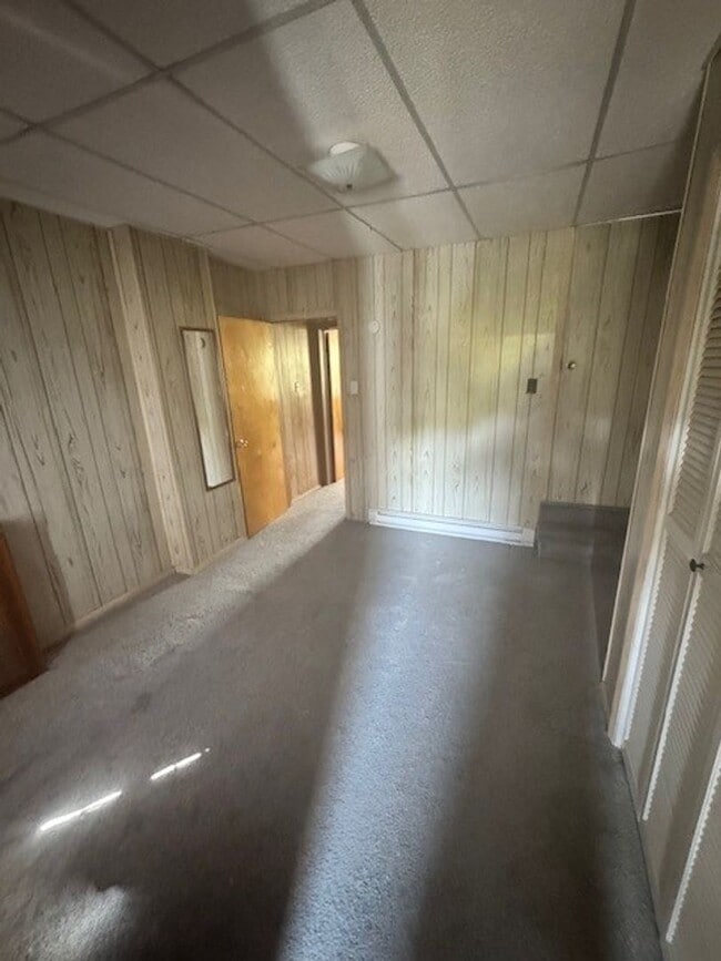 Foto del edificio - 4 bedroom 1 bathroom plus office