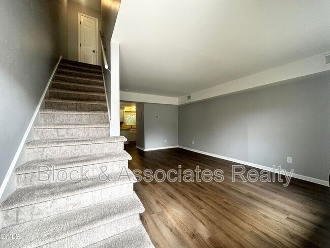 Foto del edificio - 4808 Blue Bird Ct