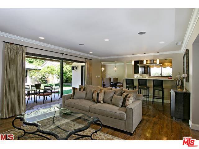Foto del edificio - 2001 Coldwater Canyon Dr